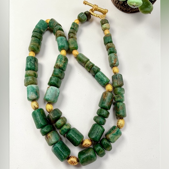 Mineral Grade Emerald Nugget Bead Necklace GoldTone Spacers Toggle Clasp 18” 53g - Picture 12 of 17